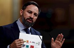 Abascal, a Casado: "Ustedes se han querido colocar en medio de los que pactan con ETA y de nosotros"