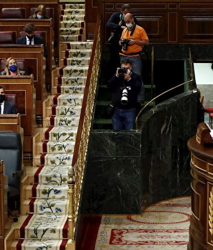 Santiago Abascal responde desde la tribuna a Pablo Casado | EFE
