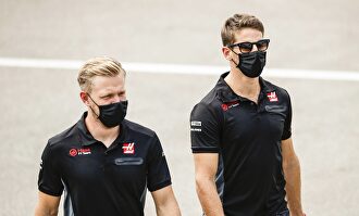 Kevin Magnussen (i) y Romain Grosjean, durante el pasado GP de España en Montmeló. | Cordon Press