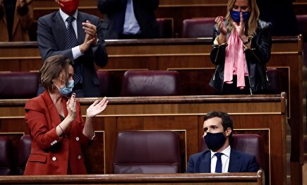Casado, aplaudido por su bancada. | EFE