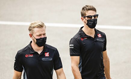 Kevin Magnussen (i) y Romain Grosjean, durante el pasado GP de España en Montmeló. | Cordon Press