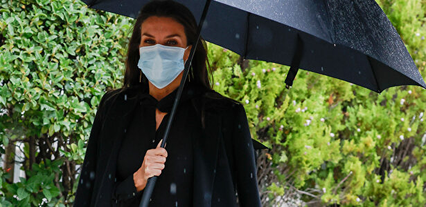 La reina Letizia estrena look por primera vez desde verano en los Premios Nacionales de la Moda