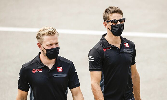 Kevin Magnussen (i) y Romain Grosjean, durante el pasado GP de España en Montmeló. | Cordon Press