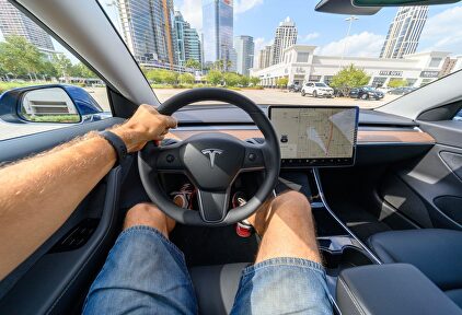 Tesla ha empezado a distribuir el sistema de conducción autónoma Full Self-Driving. | Alamy