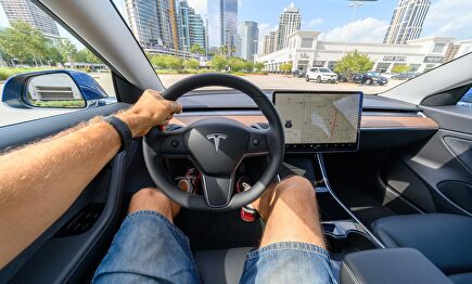Tesla ha empezado a distribuir el sistema de conducción autónoma Full Self-Driving. | Alamy