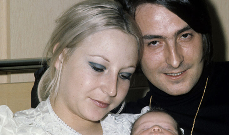 Nino Bravo en el nacimiento de su hija. | Gtres