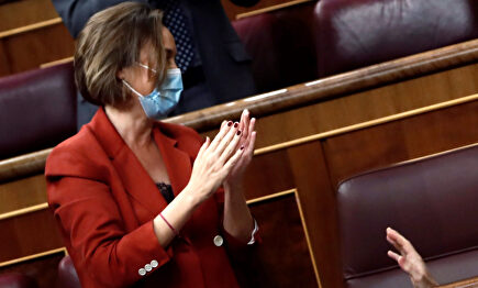 Garcia Egea y Gamarra aplauden a Casado. | EFE