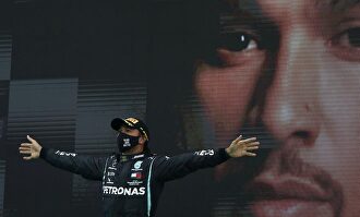Hamilton celebra su hito. |EFE | EFE