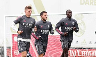 Hazard junto a Mendy y Kroos | RealMadrid.com | RealMadrid.com