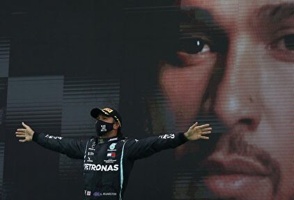 Hamilton celebra su hito. |EFE | EFE