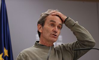 Fernando Simón justifica sus errores diciendo que no hay que "matar al mensajero"