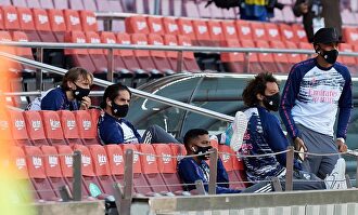 Isco (2i), en las gradas del Camp Nou junto a Modric, Rodrygo, Marcelo y Militao. | Cordon Press