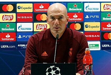 Zinedine Zidane, en rueda de prensa en el Borussia Park. | Cordon Press
