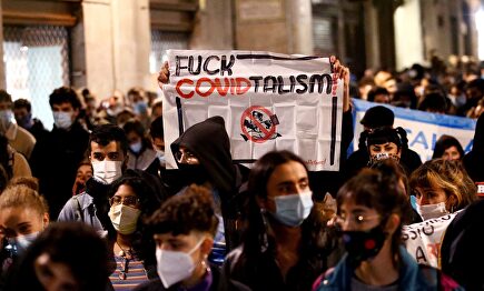 Protesta contra el toque de queda en Cataluña | EFE