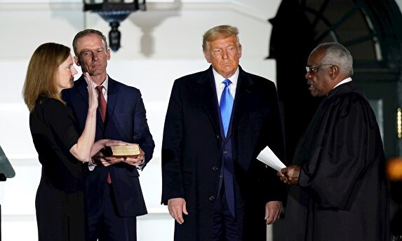 Juramentación de Amy Coney Barrett en la Casa Blanca. | EFE
