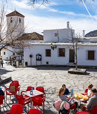 Terraza en Capileira, Las Alpujarras, provincia de Granada | Alamy