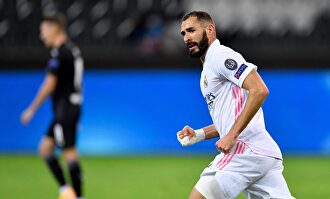 Karim Benzema, durante el partido contra el Borussia Mönchengladbach. | Cordon Press