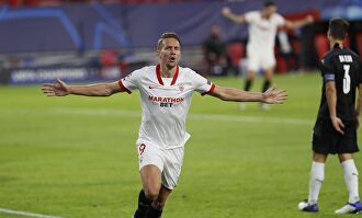 De Jong celebra su gol al Rennes en el Sánchez Pizjuán. | EFE
