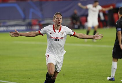 De Jong celebra su gol al Rennes en el Sánchez Pizjuán. | EFE