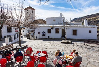 Terraza en Capileira, Las Alpujarras, provincia de Granada | Alamy