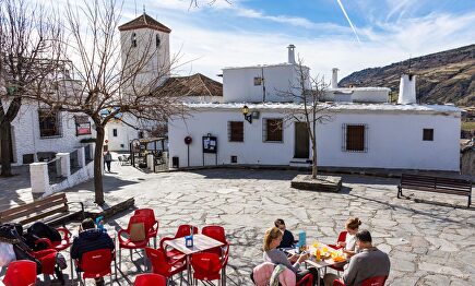 Terraza en Capileira, Las Alpujarras, provincia de Granada | Alamy