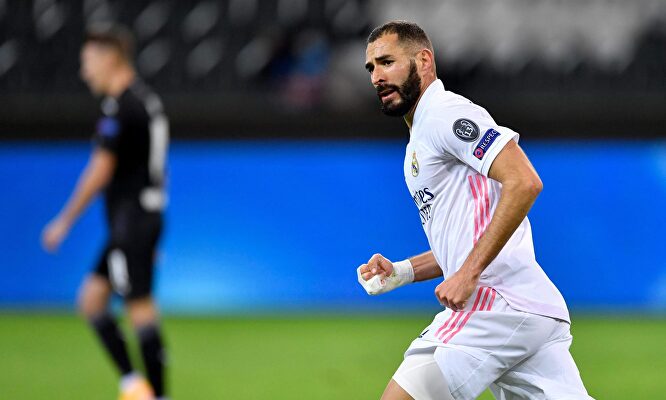 Karim Benzema, durante el partido contra el Borussia Mönchengladbach. | Cordon Press