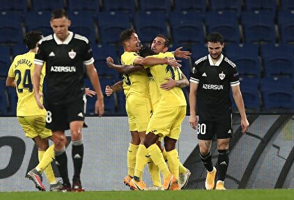 Los jugadores del Villarreal celebran el primer gol de Paco Alcácer (2d). | EFE
