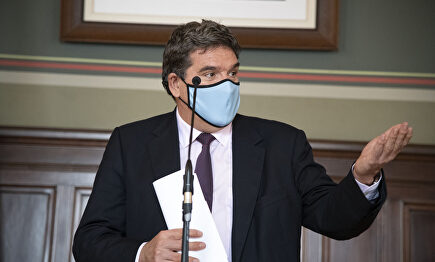 El ministro de Seguridad Social, José Luis Escrivá, a comienzos de este mes, durante una rueda de prensa en Las Palmas de Gran Canaria. | Europa Press