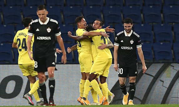 Los jugadores del Villarreal celebran el primer gol de Paco Alcácer (2d). | EFE
