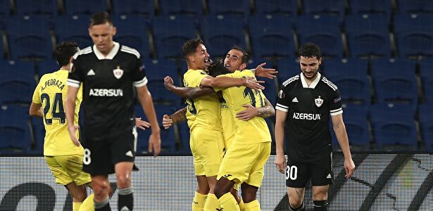 Los jugadores del Villarreal celebran el primer gol de Paco Alcácer (2d). | EFE