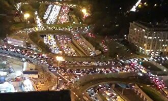 Miles de parisinos huyen para evitar el confinamiento provocando 700 kilómetros de atascos