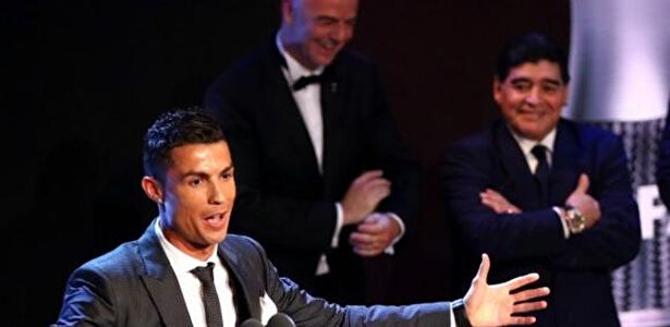 Cristiano felicita el cumpleaños a Maradona... a su manera