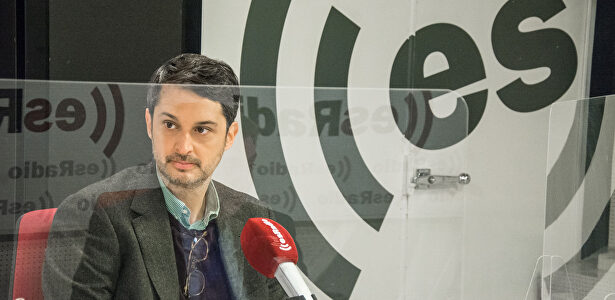 Iñaki Ellacuría, presenta en Es la Mañana el libro, 'Manual de Incompetencia en tiempos de coronavirus'. | Luis Fernando Quintero