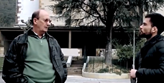 Imagen del documental durante la entrevista con el cura de Lemona. | Bajo el silencio