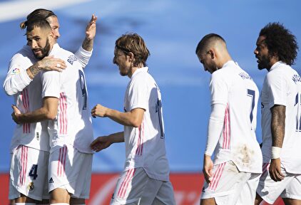 Benzema celebra uno de sus goles.  | Cordon Press