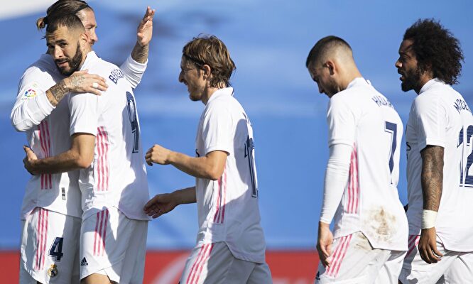 Benzema celebra uno de sus goles. | Cordon Press