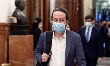 El vicepresidente Pablo Iglesias en los pasillos del Congreso | EFE