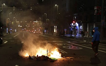 Federico a las 7: El PP se une a Podemos en culpar a Vox de los disturbios