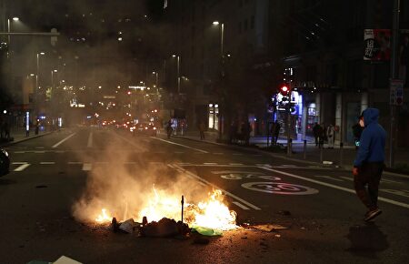 Federico a las 7: El PP se une a Podemos en culpar a Vox de los disturbios