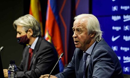 Carles Tusquets (d), presidente de la Comisión Gestora del Barcelona. | EFE