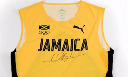 La camiseta de Usain Bolt, uno de los artículos subastados. | Fundación Real Madrid