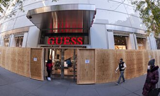 Elecciones en Estados Unidos: los negocios se protegen por el miedo a los disturbios