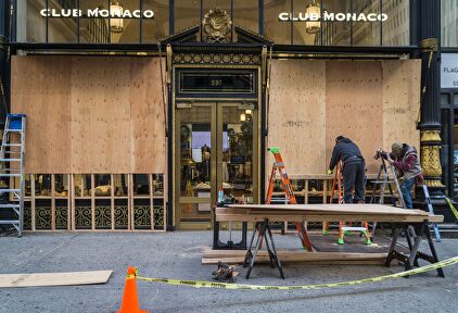 Elecciones en Estados Unidos: los negocios se protegen por el miedo a los disturbios