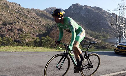 Roglic recupera el maillot rojo | EFE