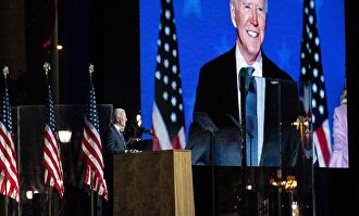 El candidato a la presidencia de Estados Unidos, Joe Biden, espera los resultados durante la noche electoral. | EFE