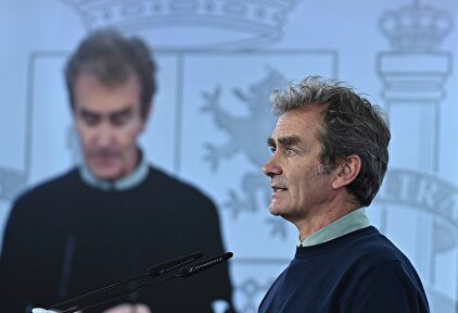 El director del Centro de Alertas y Emergencias Sanitarias, Fernando Simón, durante la rueda de prensa ofrecida este martes en Moncloa | EFE