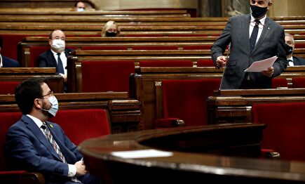 Pere Aragonès y Carlos Carrizosa durante la sesión de control de este miércoles | EFE