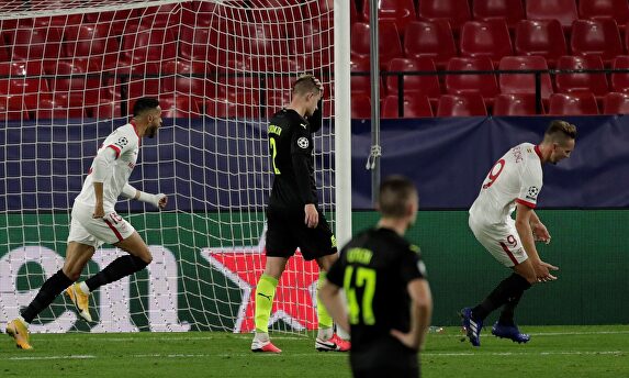 En-Nesyri celebra uno de sus dos goles al Krasnodar. | EFE