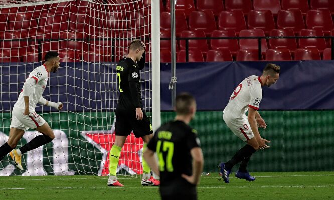 En-Nesyri celebra uno de sus dos goles al Krasnodar. | EFE