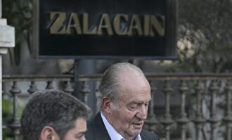 El rey Juan Carlos, saliendo del Zalacaín | Cordon Press